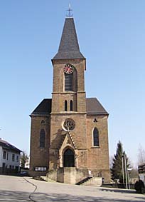 Schallodenbach - Die Westseite der St. Laurentiuskirche