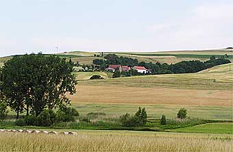 Der Wickelhof bei Schallodenbach von Schneckenhausen aus fotografiert